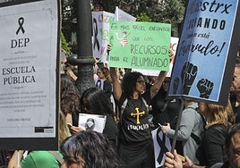 Protesta de docentes en Oviedo.