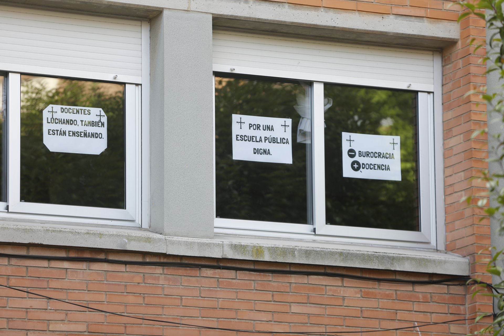 «Menos burocracia, más docencia»: así se vivió la protesta educativa en Gijón