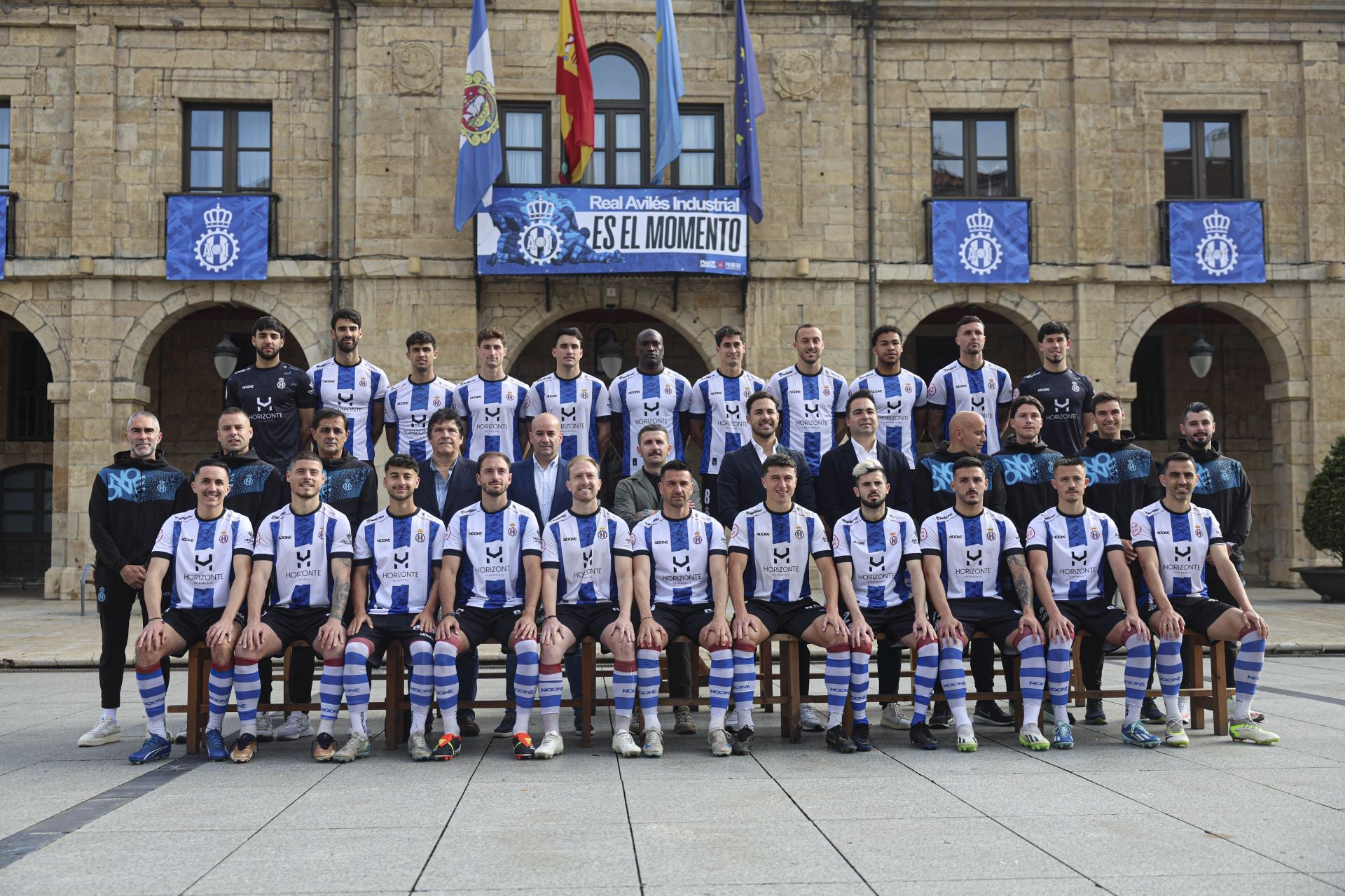 Consigue el póster del Real Avilés este sábado 31 de mayo con LA VOZ DE AVILÉS