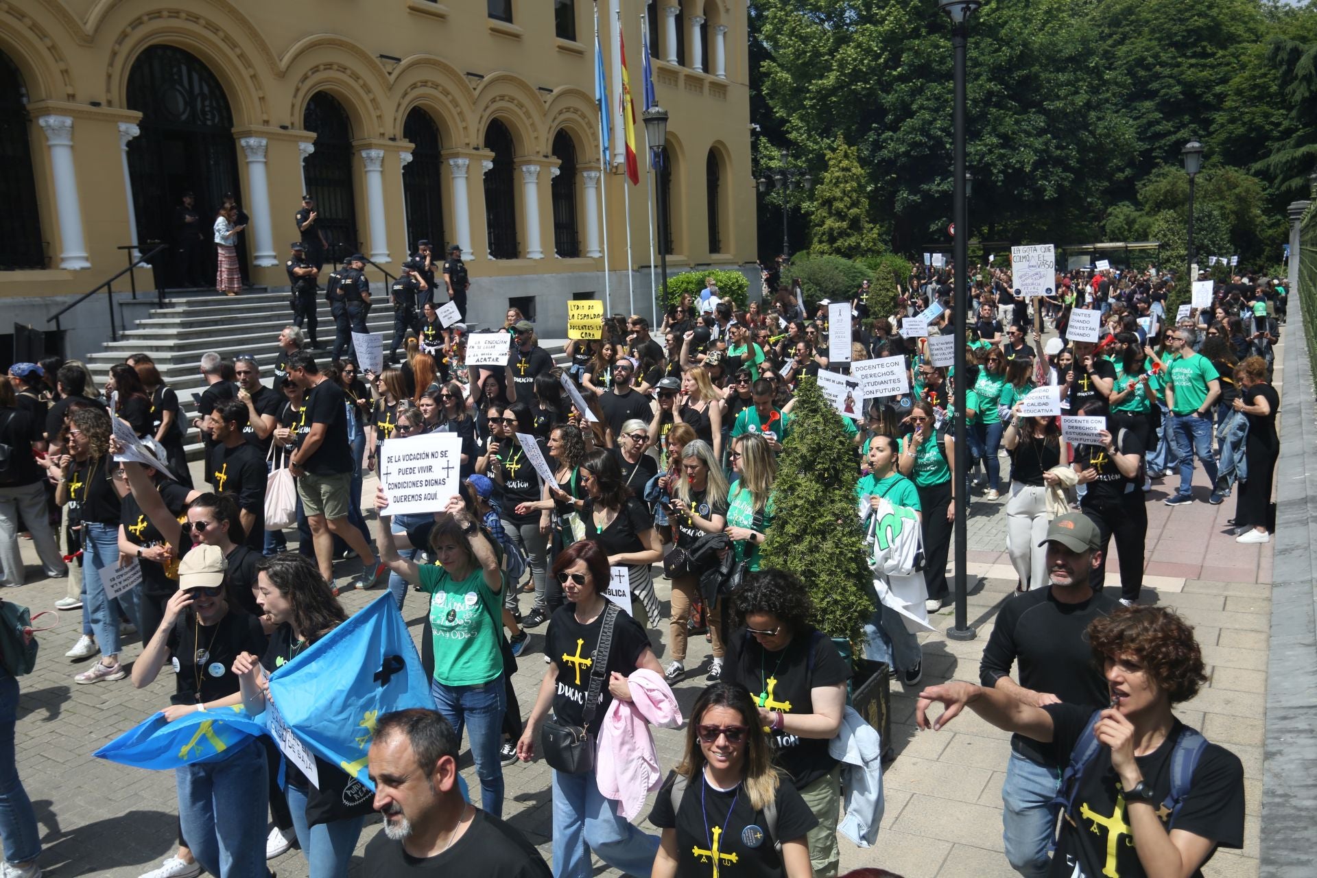 Nueva jornada de reinvindicaciones por la Educación en Asturias: los mensajes de la protesta docente