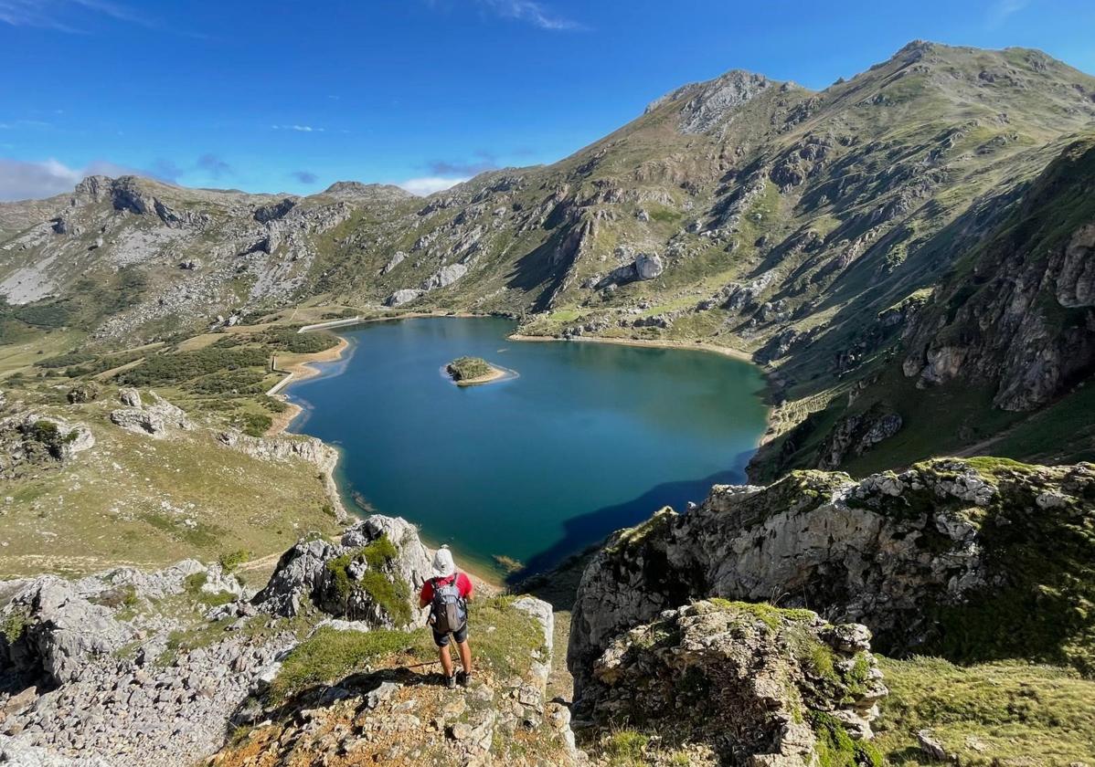 «Somiedo Científico» ofrece dos días de caminata por el Parque Natural de Somiedo con la astronomía y la geología como brújulas.