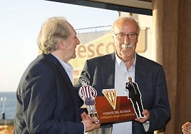 Las peñas del Sporting de Gijón premian a Vicente del Bosque