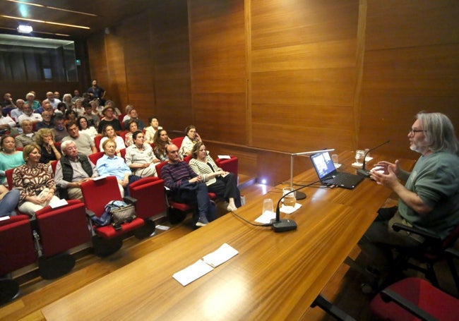 El Museo Arqueológico acogió la presentación del hallazgo.