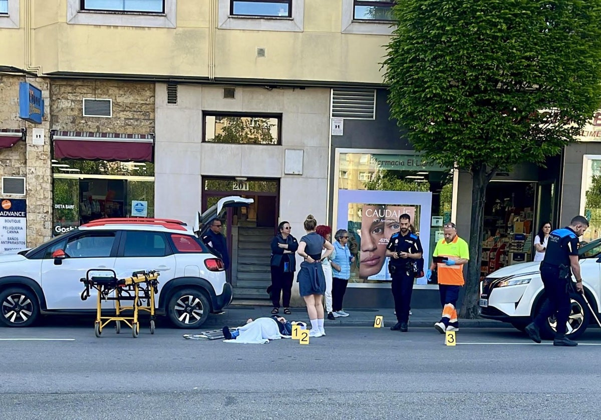 Herido un motorista en Gijón al chocar con un coche