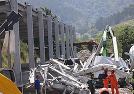Las imágenes del grave accidente laboral en Coaña