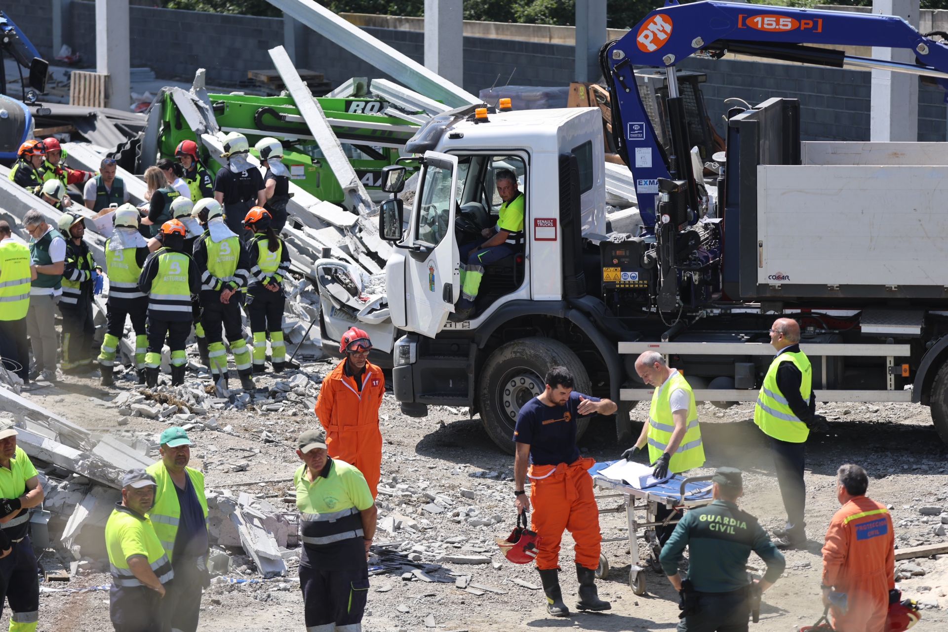 Las imágenes del grave accidente laboral en Coaña