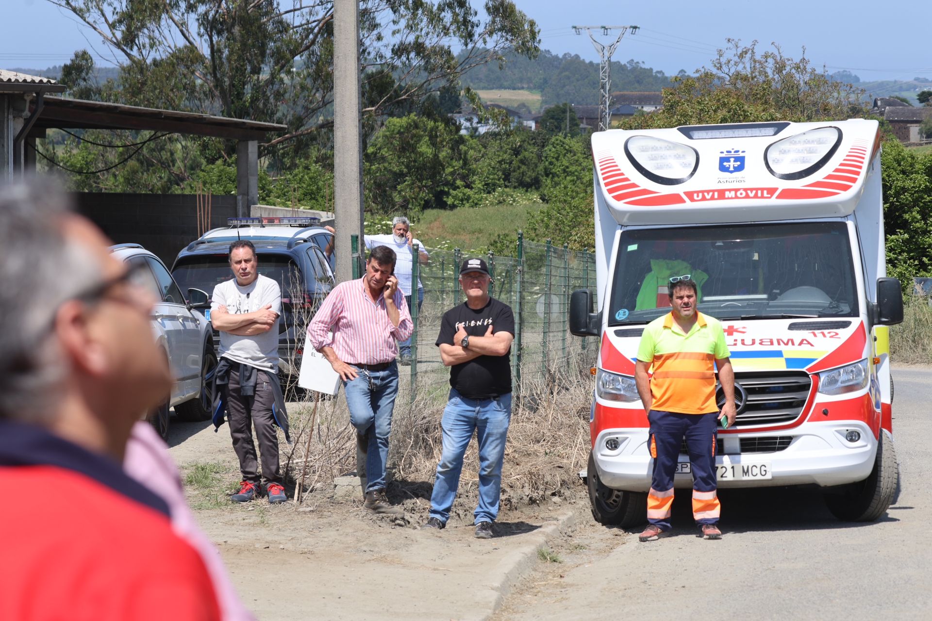Las imágenes del grave accidente laboral en Coaña