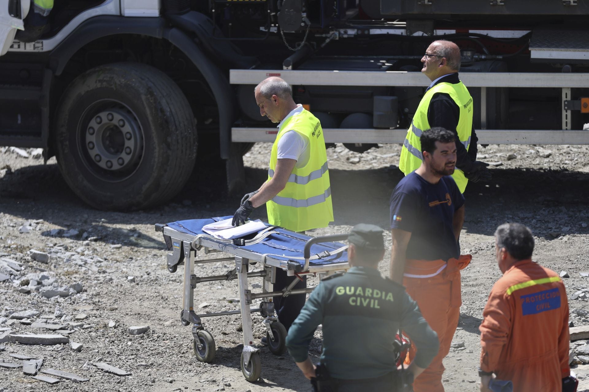 Las imágenes del grave accidente laboral en Coaña