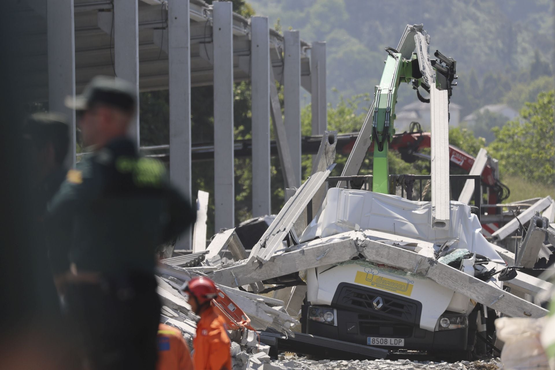 Las imágenes del grave accidente laboral en Coaña