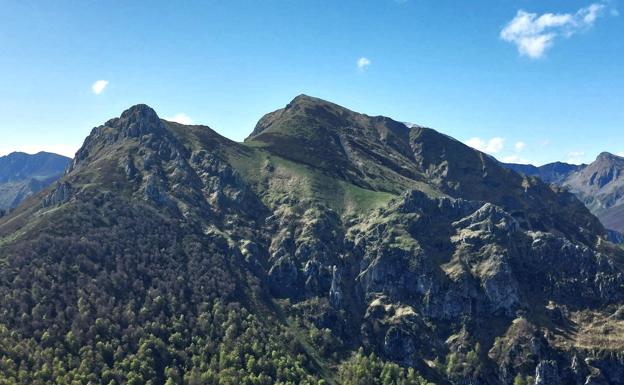 El Zorru, la siguiente cumbre de esta ruta, vista desde las alturas del Recuencu.