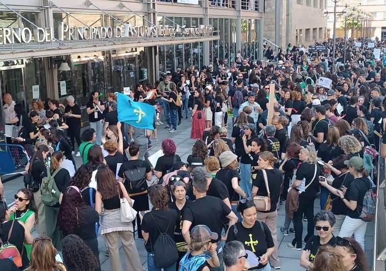 Tercera jornada de protestas de los docentes asturianos en Oviedo.