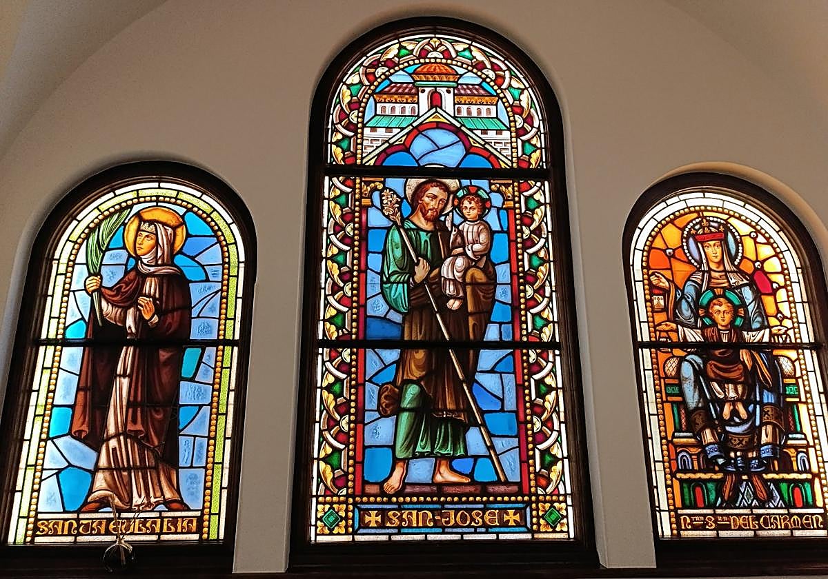 2025. Detalle de las vidrieras.