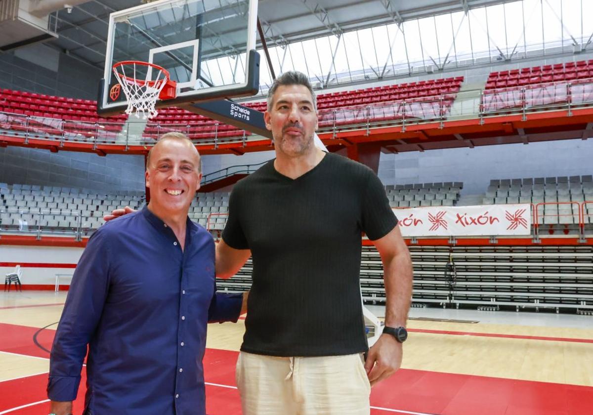 Roberto Carvajal y Luis Scola, en la tarde de este viernes en el Palacio de Deportes de Gijón.