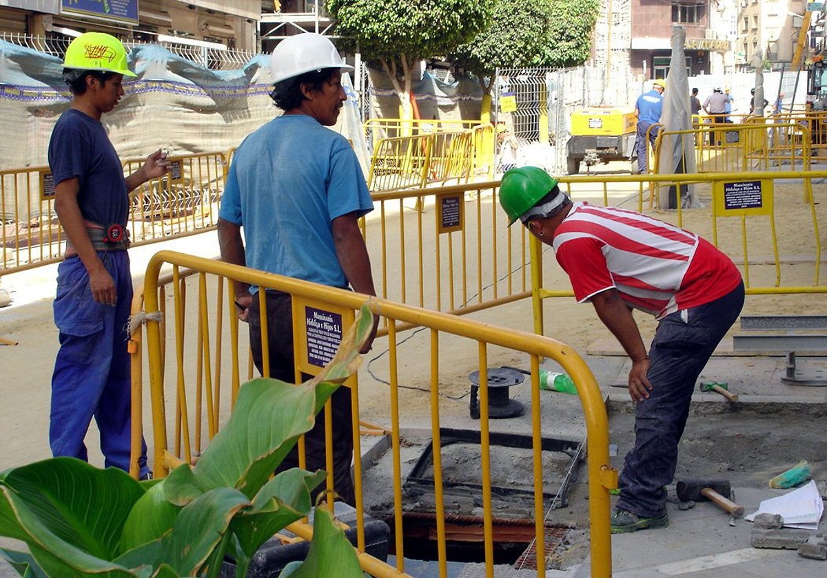 Trabajadores extranjeros, en una obra.