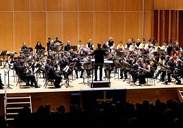 Los músicos sobre el escenario durante un concierto muy especial y único con gran protagonismo de las gaitas.