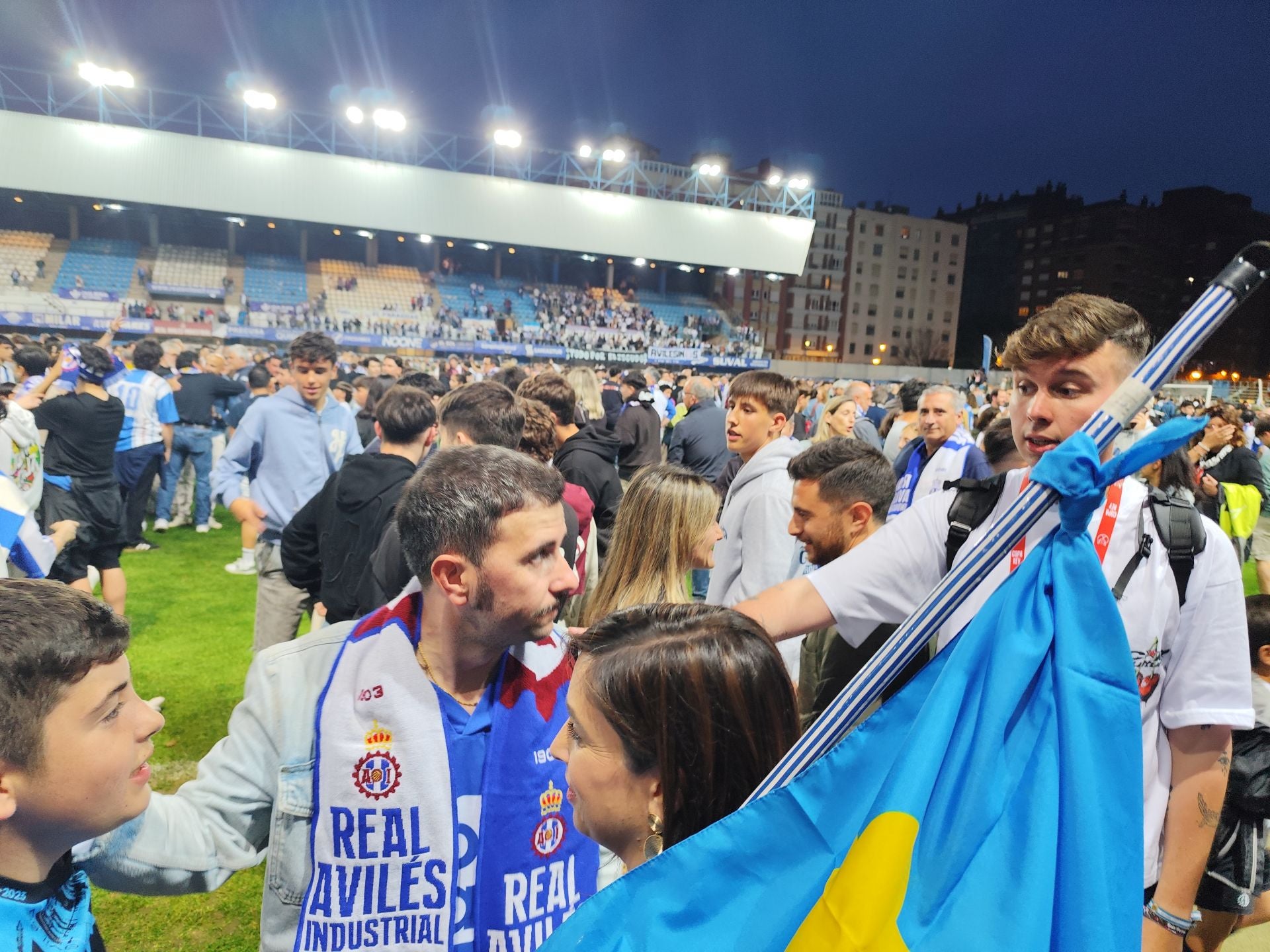 Fotos: Euforia en Avilés por el ascenso a Primera Federación