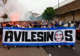 Ambientazo en el Suárez Puerta: la afición del Real Avilés calienta motores