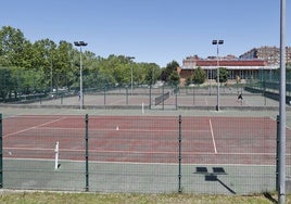 Pistas de tenis de El Llano-Contrueces donde se instalará una nave desmontable.