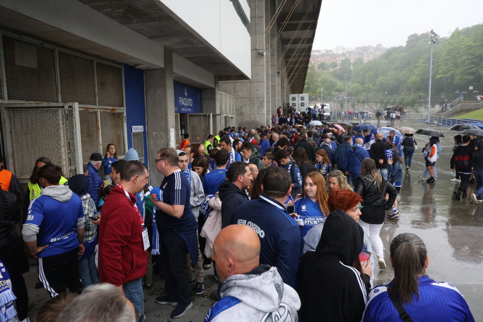 ¿Estuviste en el Carlos Tartiere para ver el Real Oviedo-Cádiz? ¡Búscate entre las fotos!