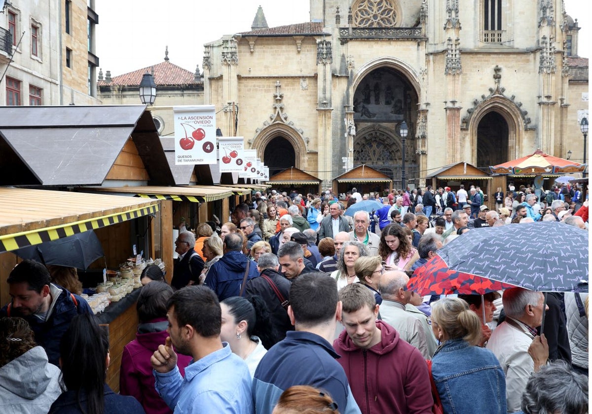 El público en la plaza de la Catedral.
