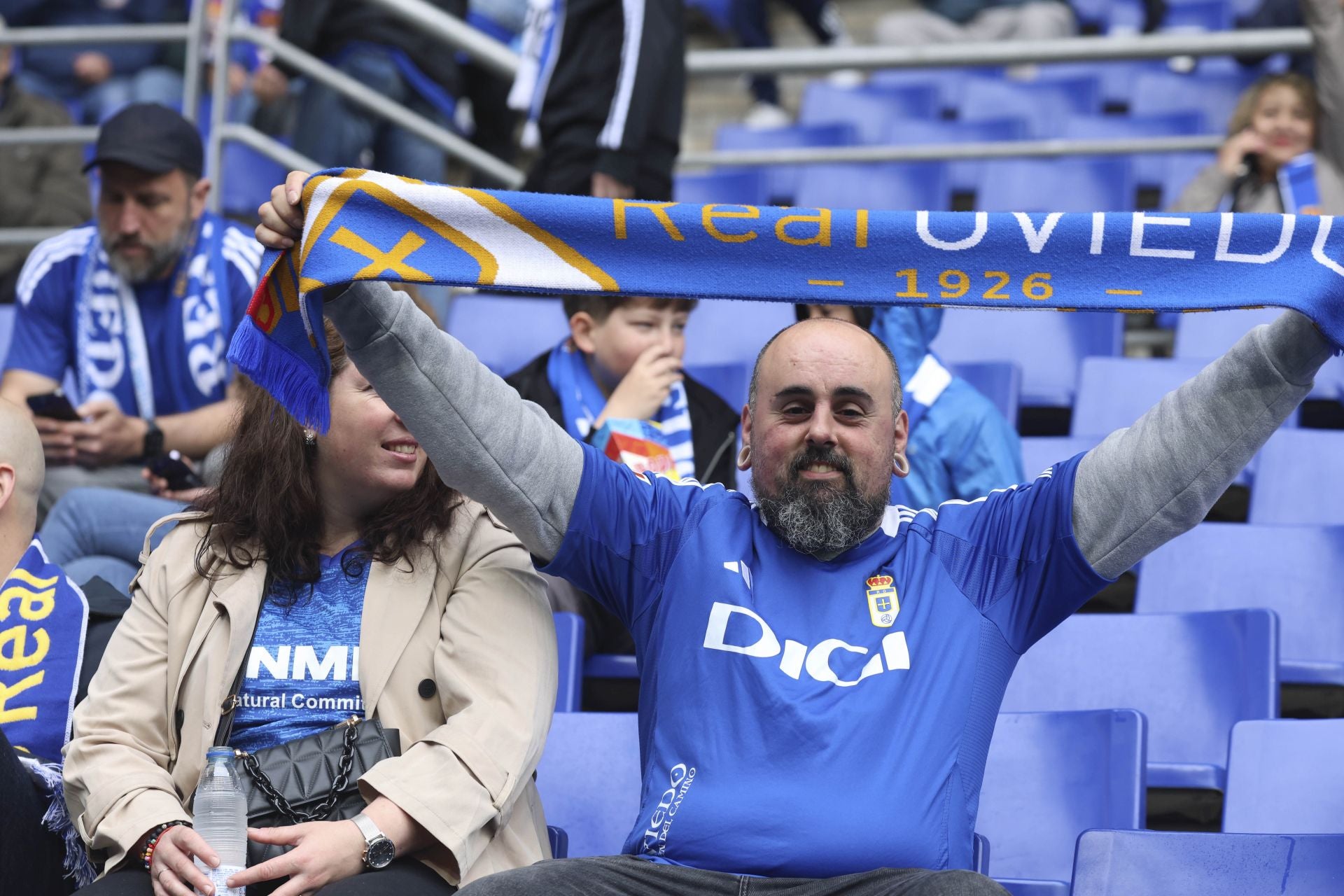 ¿Estuviste en el Carlos Tartiere para ver el Real Oviedo-Cádiz? ¡Búscate entre las fotos!