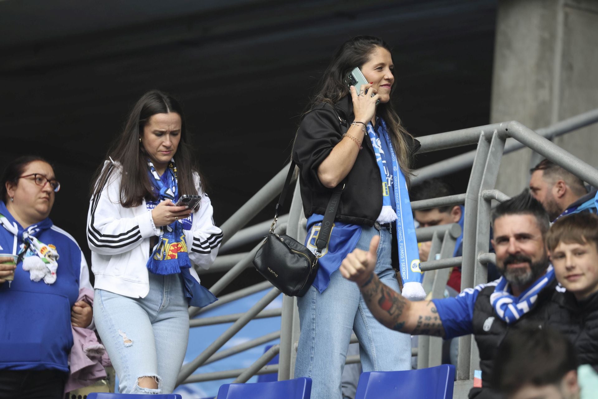 ¿Estuviste en el Carlos Tartiere para ver el Real Oviedo-Cádiz? ¡Búscate entre las fotos!