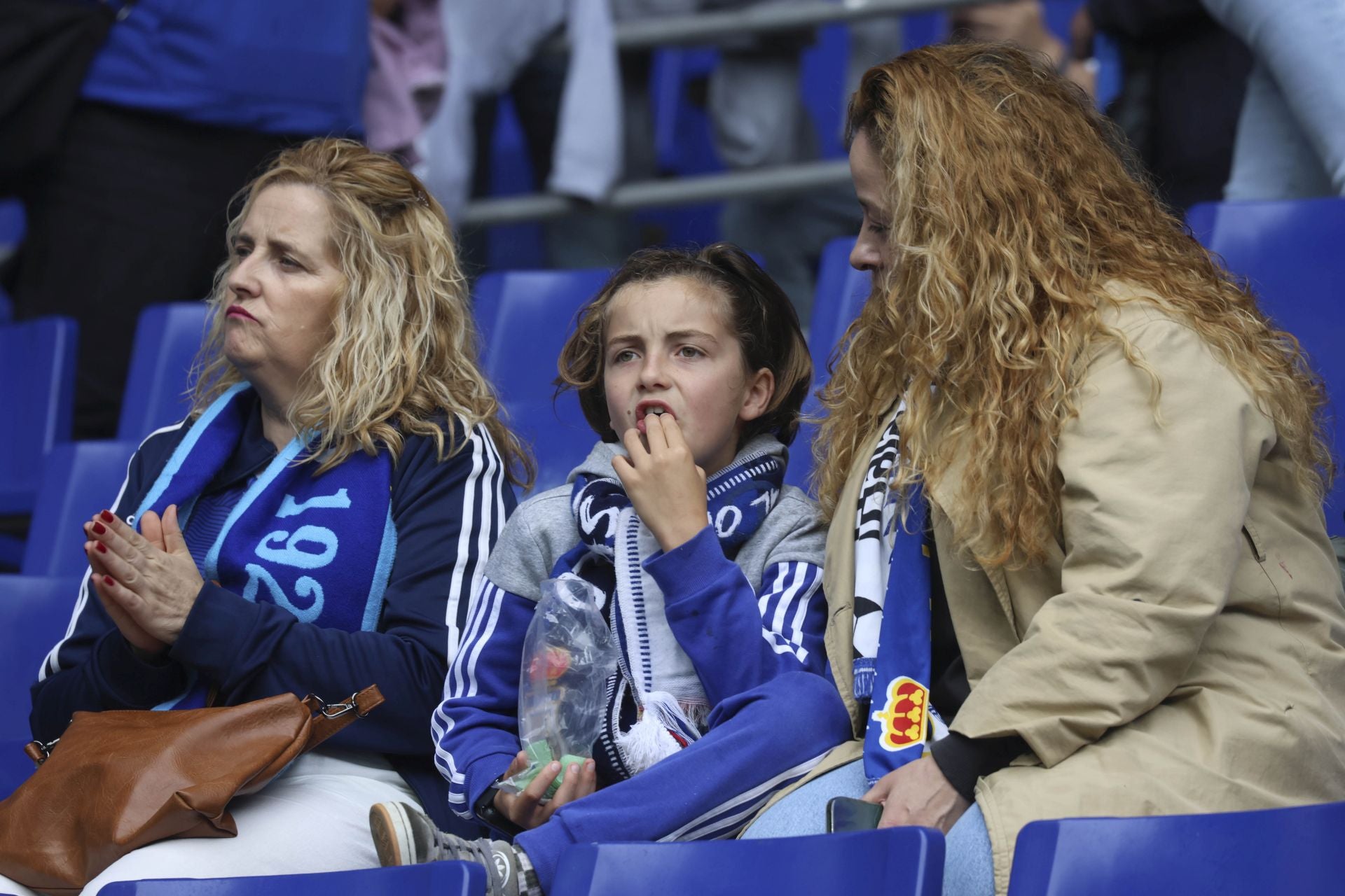 ¿Estuviste en el Carlos Tartiere para ver el Real Oviedo-Cádiz? ¡Búscate entre las fotos!