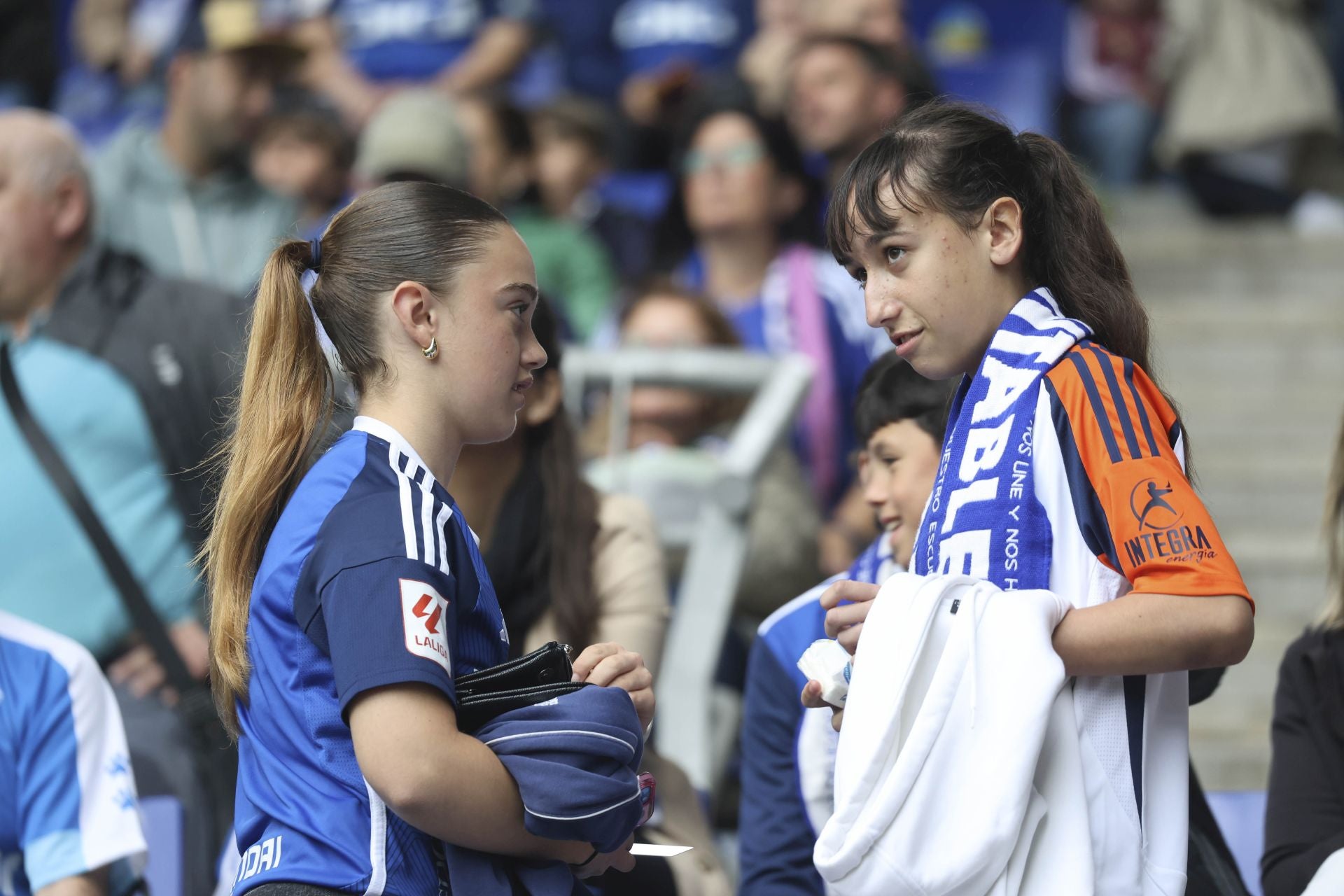 ¿Estuviste en el Carlos Tartiere para ver el Real Oviedo-Cádiz? ¡Búscate entre las fotos!