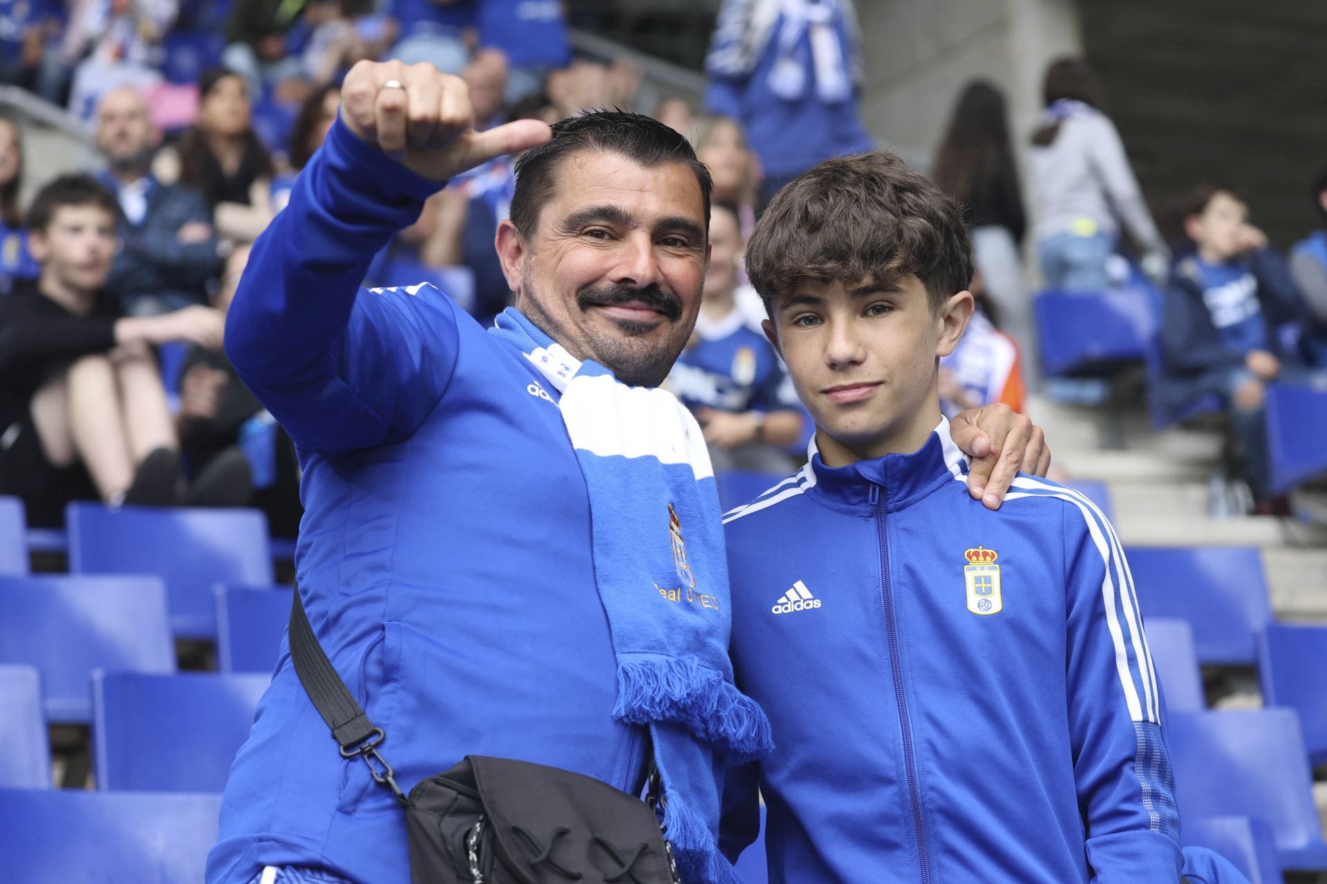 ¿Estuviste en el Carlos Tartiere para ver el Real Oviedo-Cádiz? ¡Búscate entre las fotos!