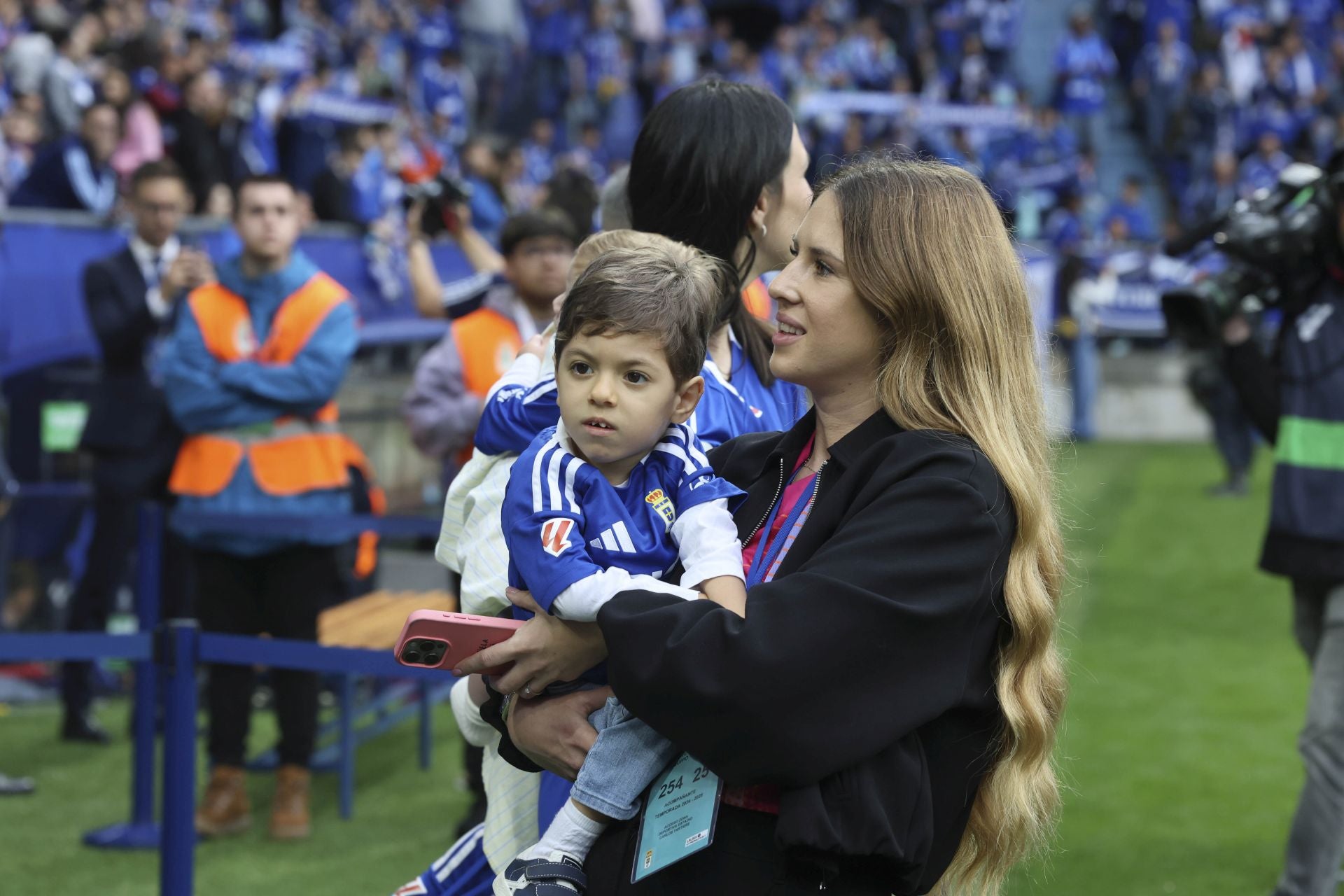¿Estuviste en el Carlos Tartiere para ver el Real Oviedo-Cádiz? ¡Búscate entre las fotos!
