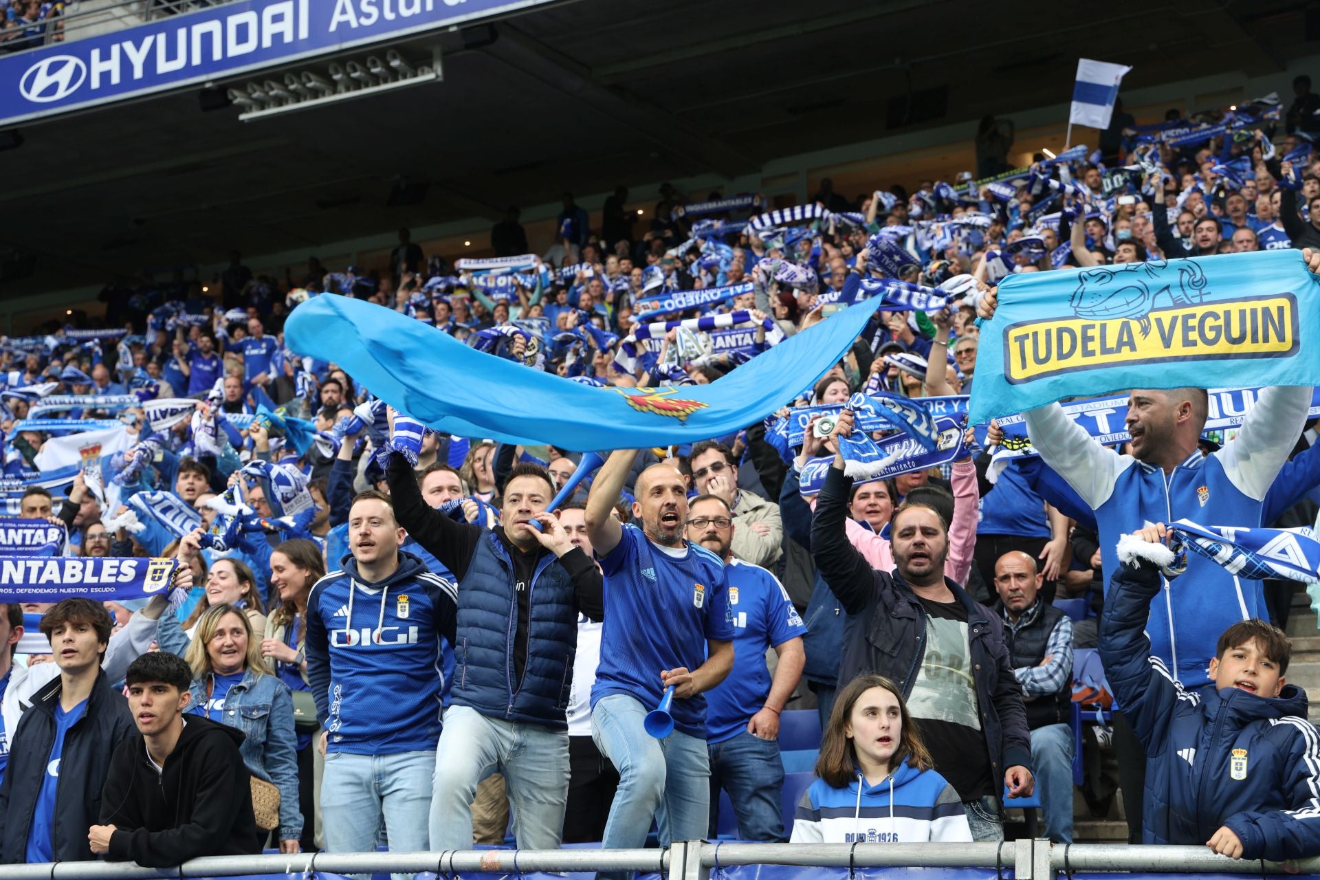 ¿Estuviste en el Carlos Tartiere para ver el Real Oviedo-Cádiz? ¡Búscate entre las fotos!