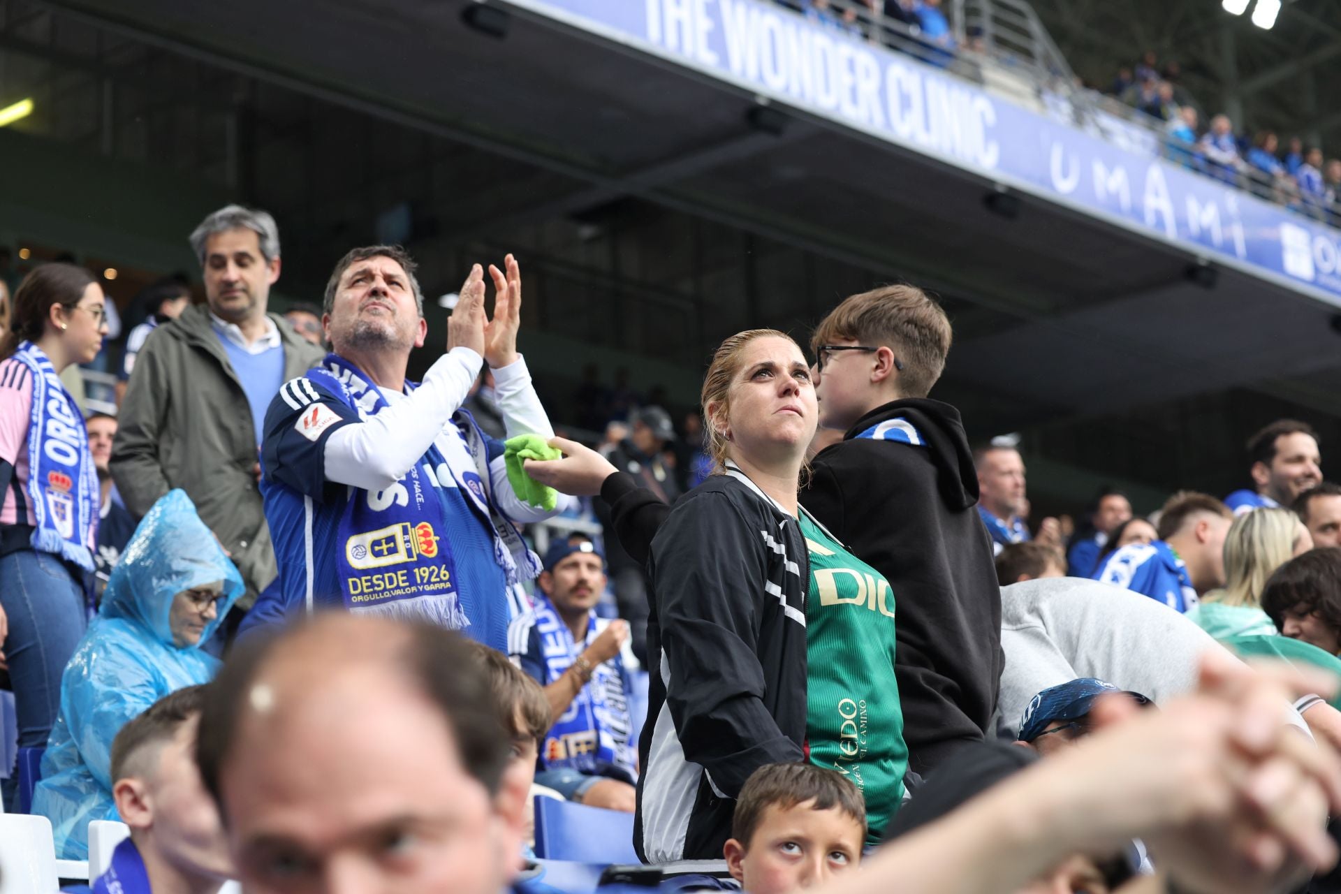 ¿Estuviste en el Carlos Tartiere para ver el Real Oviedo-Cádiz? ¡Búscate entre las fotos!