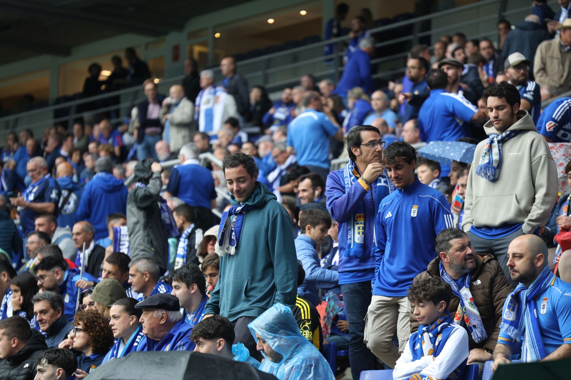 ¿Estuviste en el Carlos Tartiere para ver el Real Oviedo-Cádiz? ¡Búscate entre las fotos!