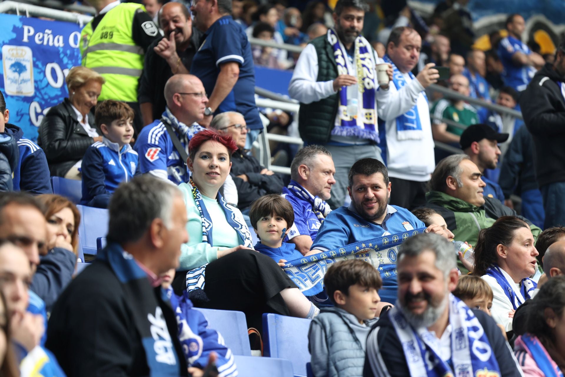 ¿Estuviste en el Carlos Tartiere para ver el Real Oviedo-Cádiz? ¡Búscate entre las fotos!