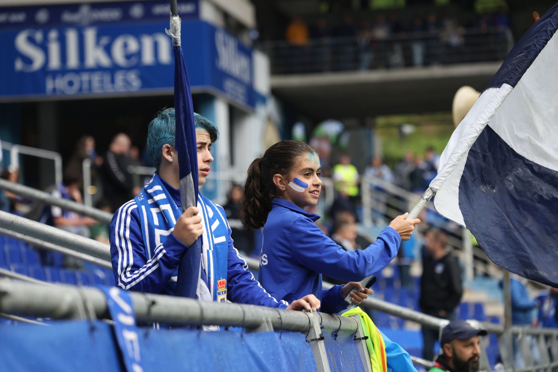 ¿Estuviste en el Carlos Tartiere para ver el Real Oviedo-Cádiz? ¡Búscate entre las fotos!
