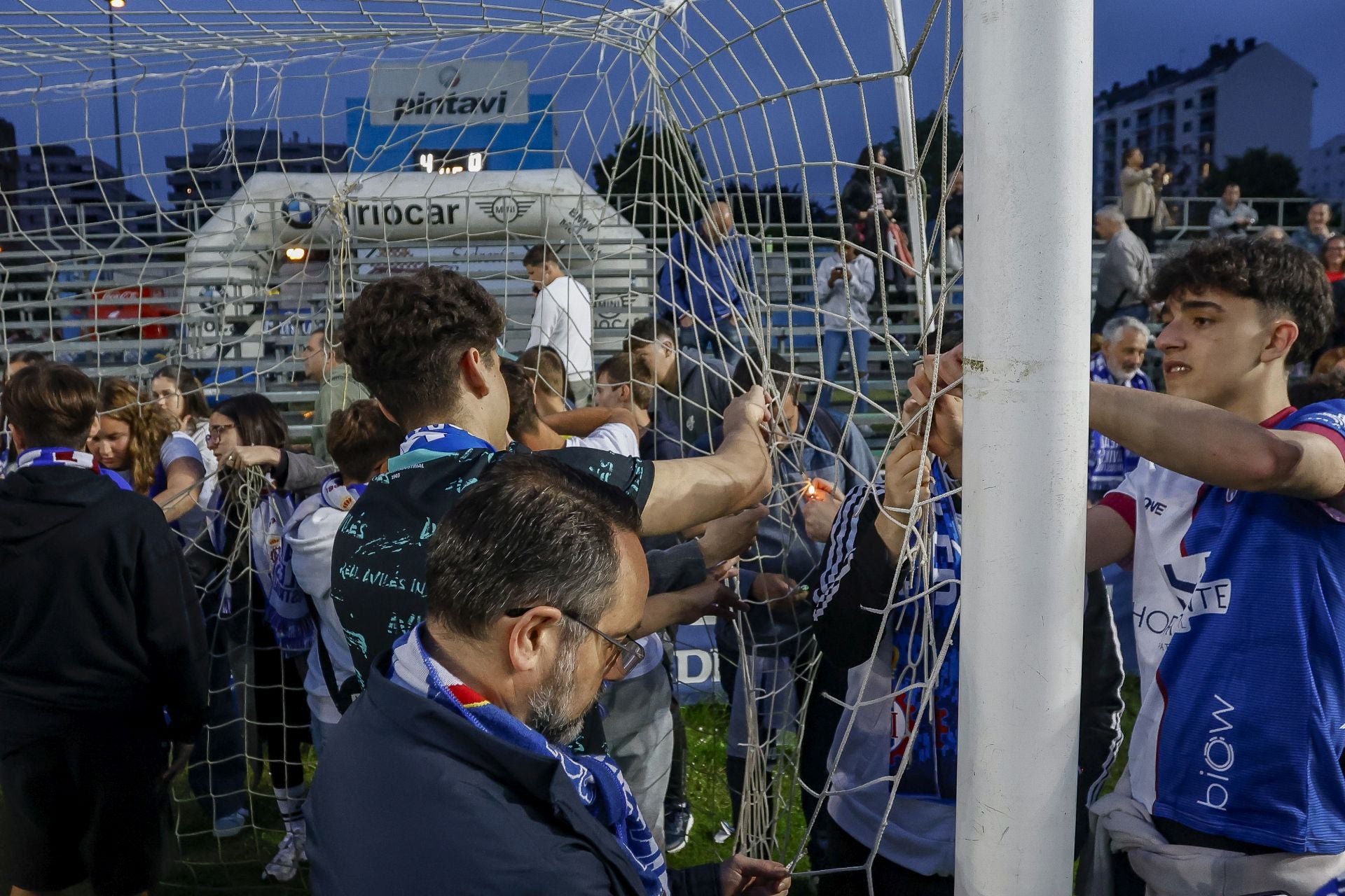 Fotos: Euforia en Avilés por el ascenso a Primera Federación
