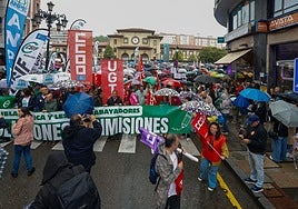 Así ha sido la multitudinaria protesta por la educación: «Mañana habrá huelga»
