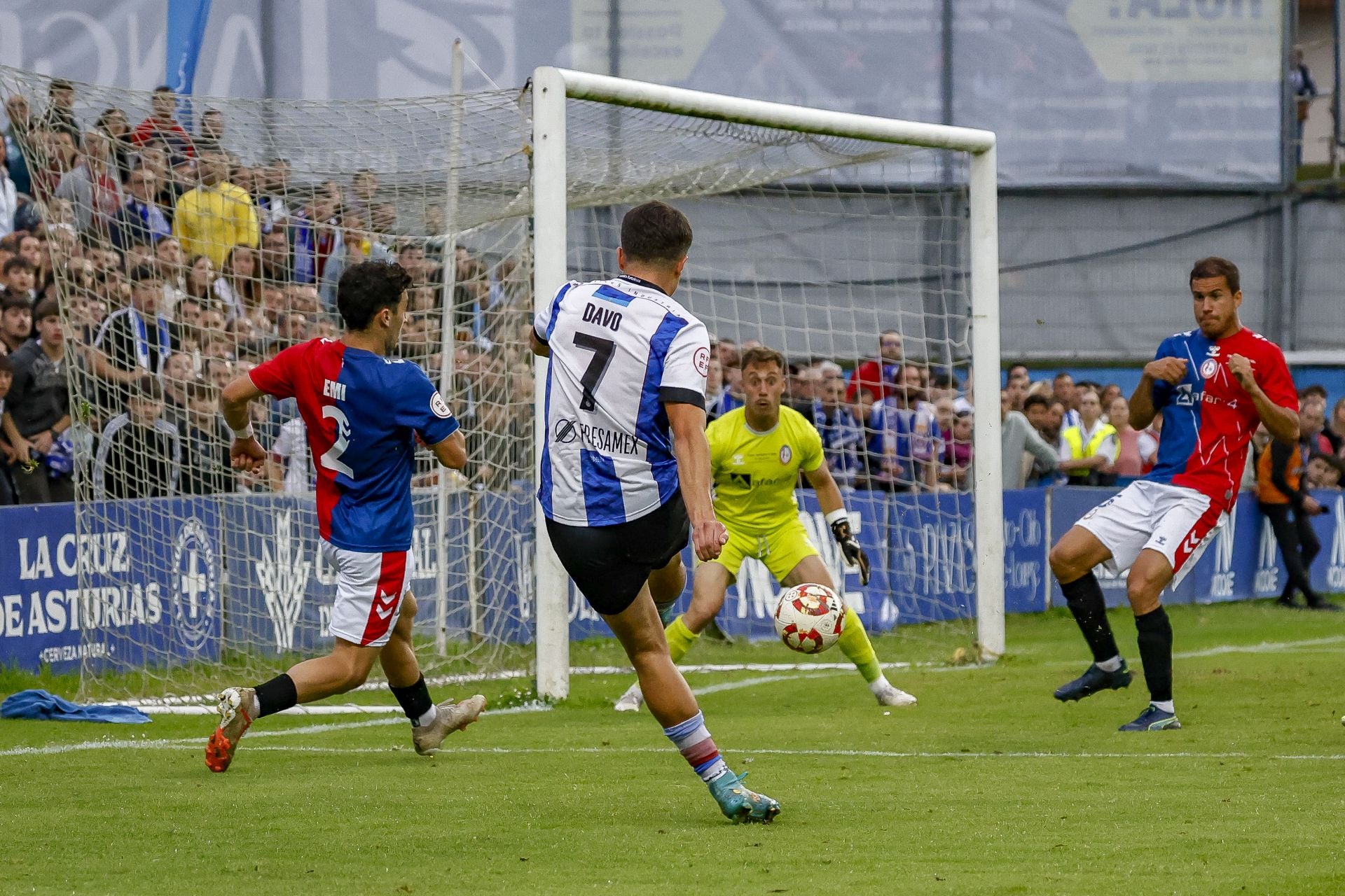 Las mejores imágenes del Real Avilés-Rayo Majadahonda: jugadas y búscate