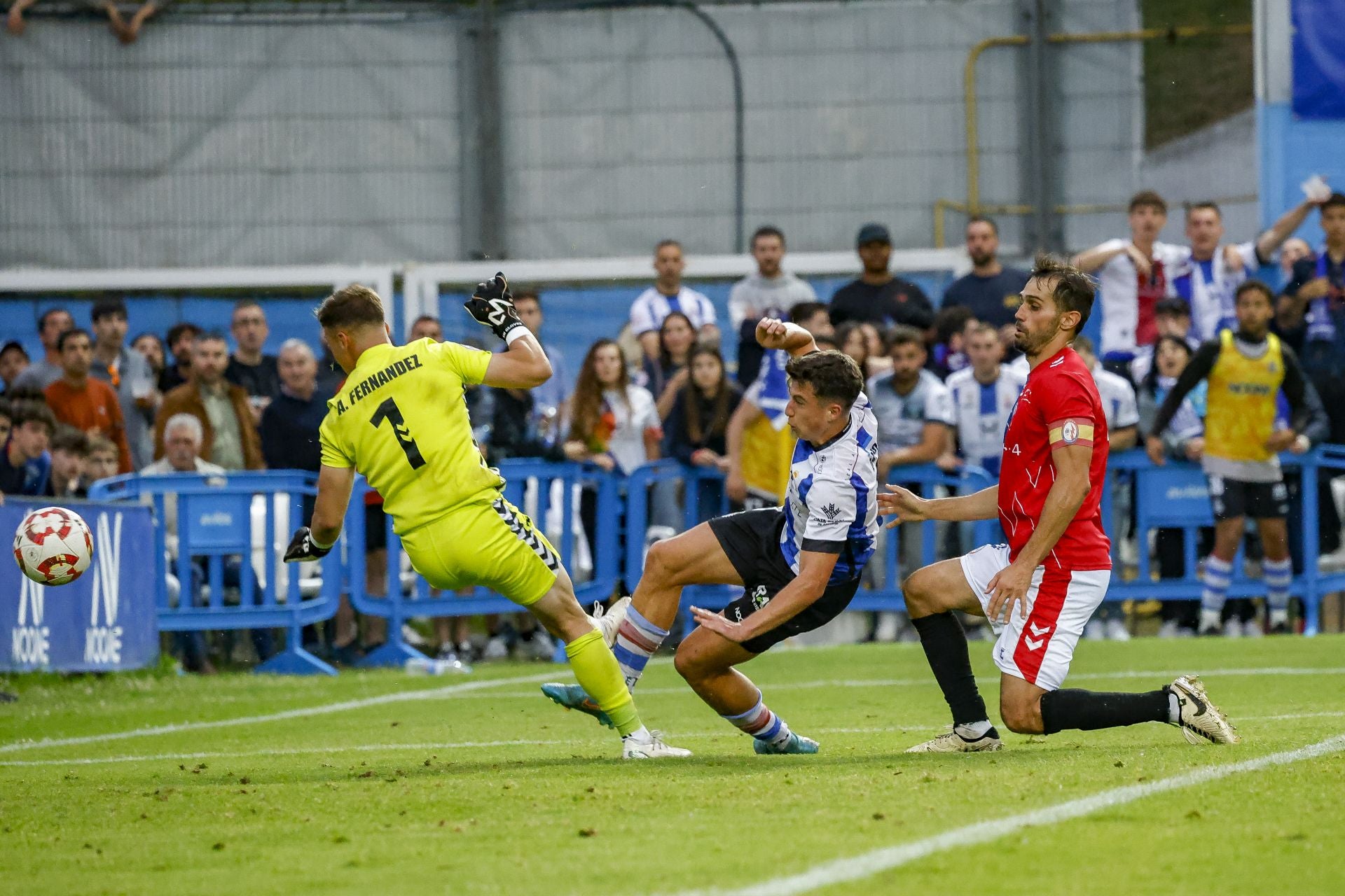 Las mejores imágenes del Real Avilés-Rayo Majadahonda: jugadas y búscate