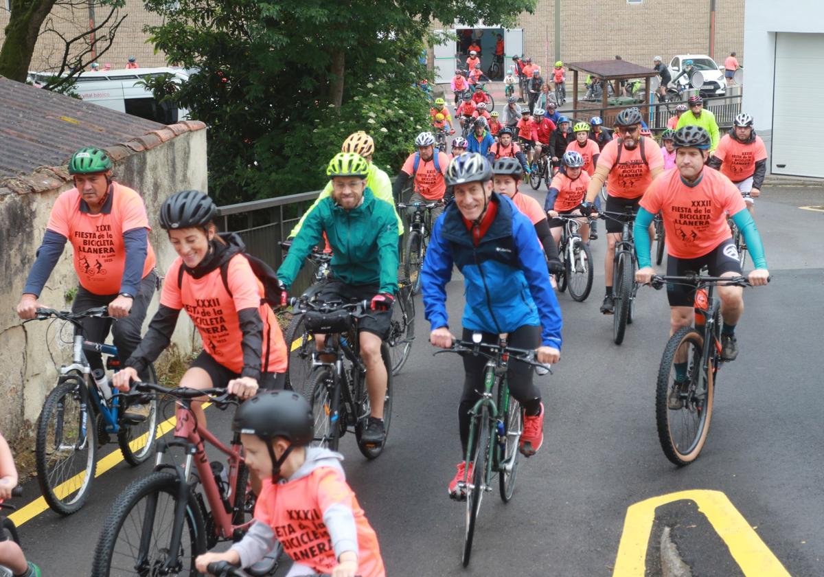 Más de 150 ciclistas pedalean en Llanera