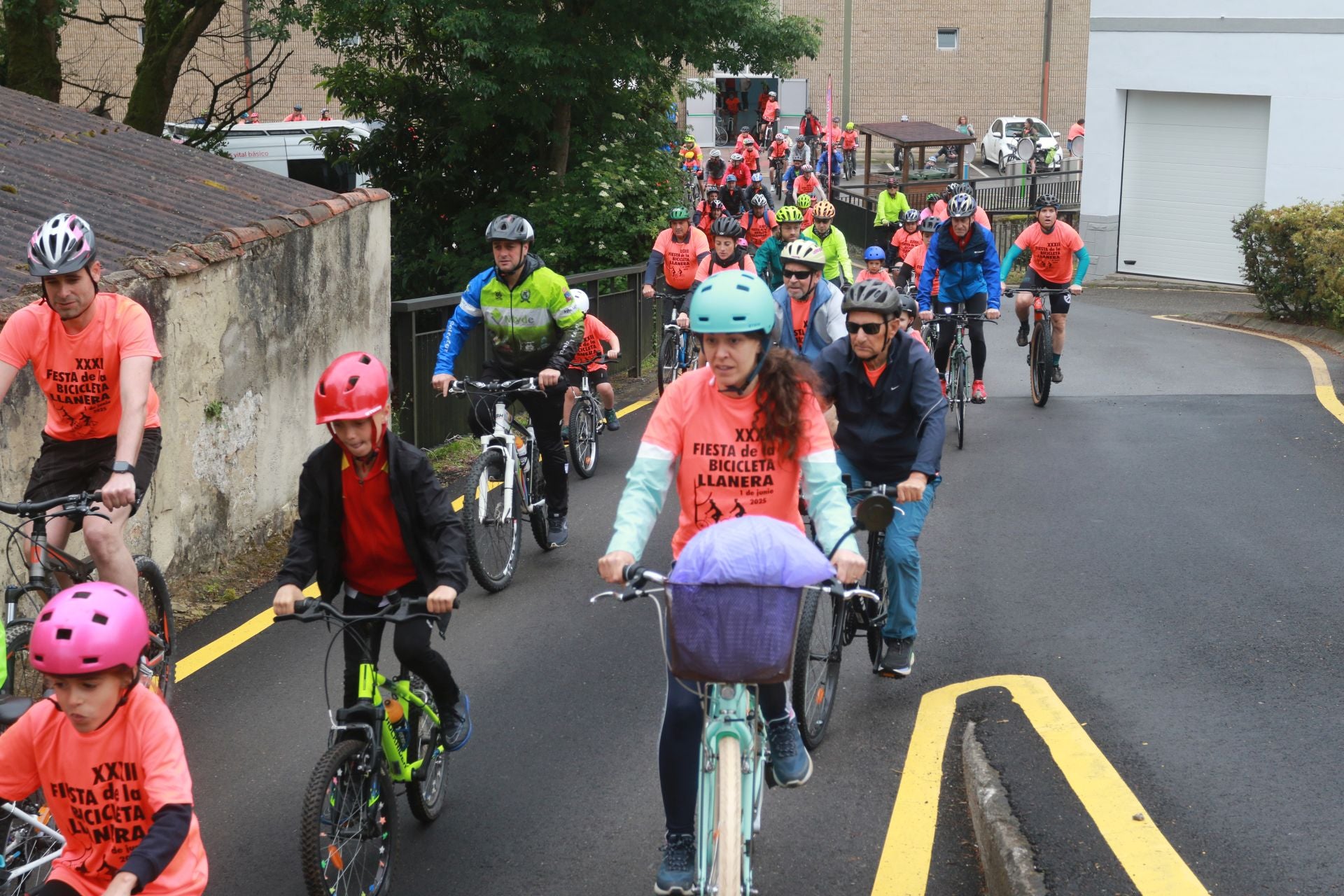 Más de 150 ciclistas pedalean en Llanera
