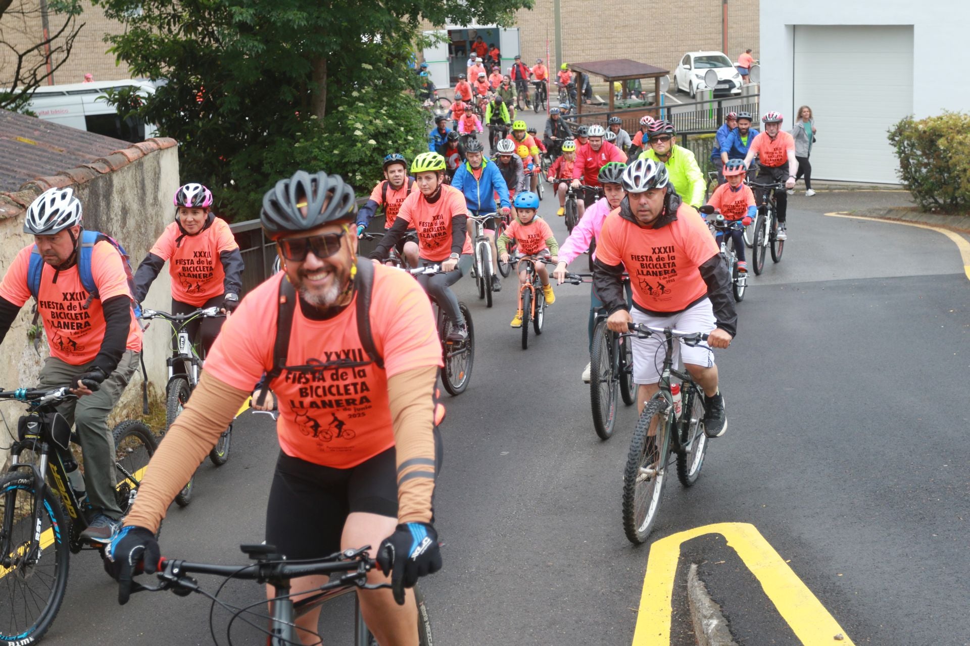 Más de 150 ciclistas pedalean en Llanera