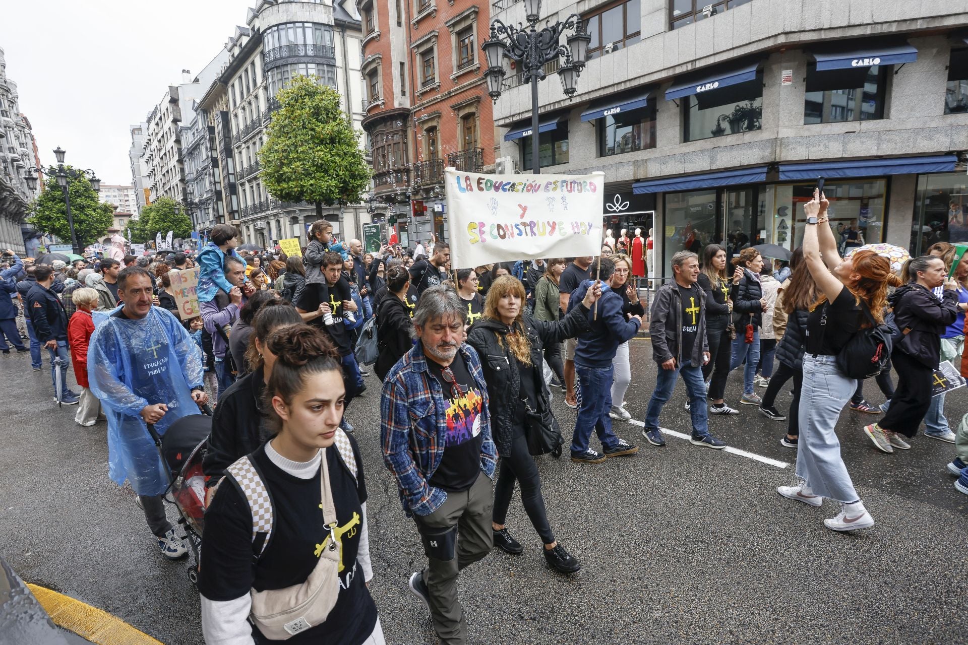 «Basta ya de precariedad»: Asturias clama por una educación pública de calidad
