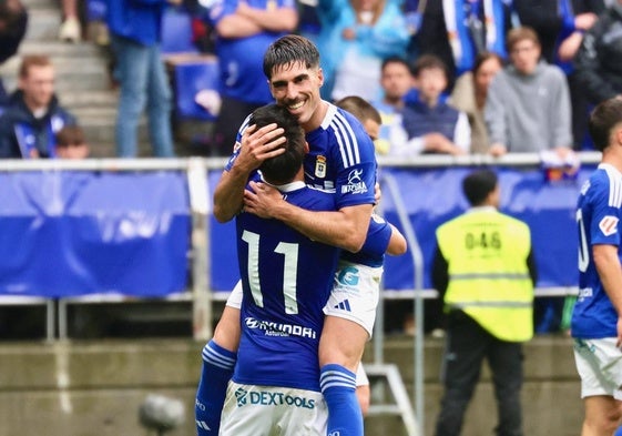 Una jugada en el Real Oviedo-Cádiz.