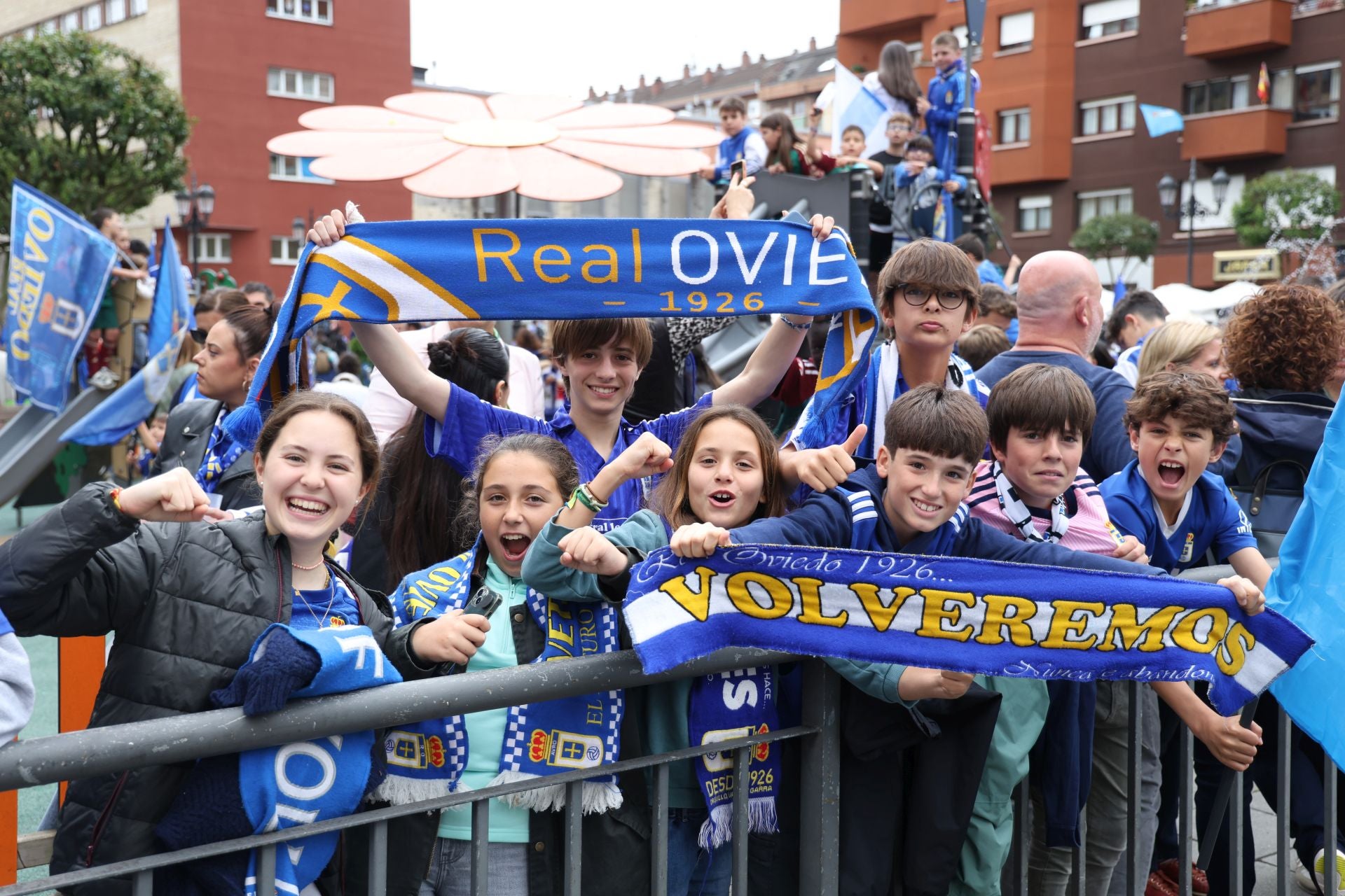 Así fue el recibimiento de la afición del Real Oviedo al equipo
