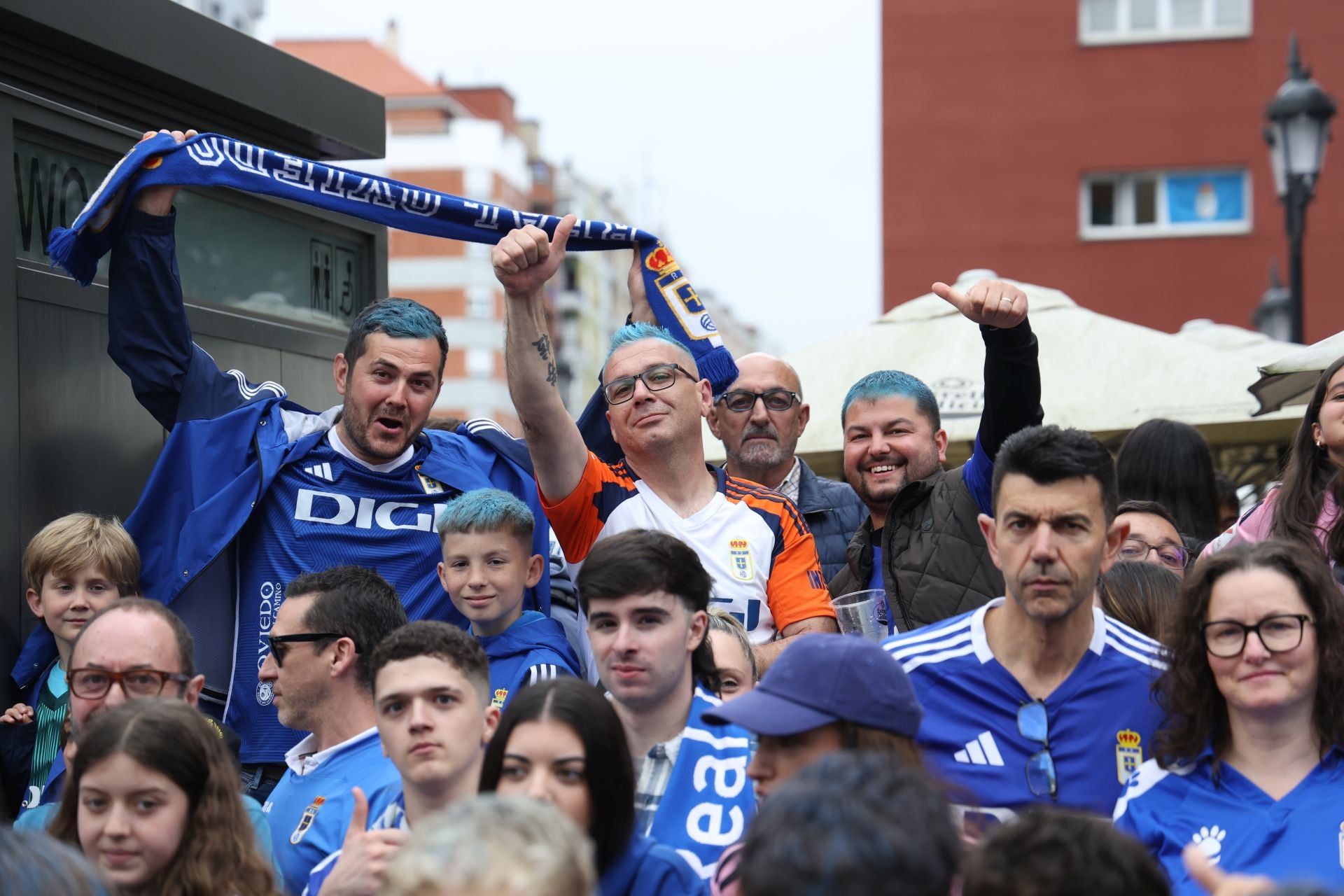 Así fue el recibimiento de la afición del Real Oviedo al equipo