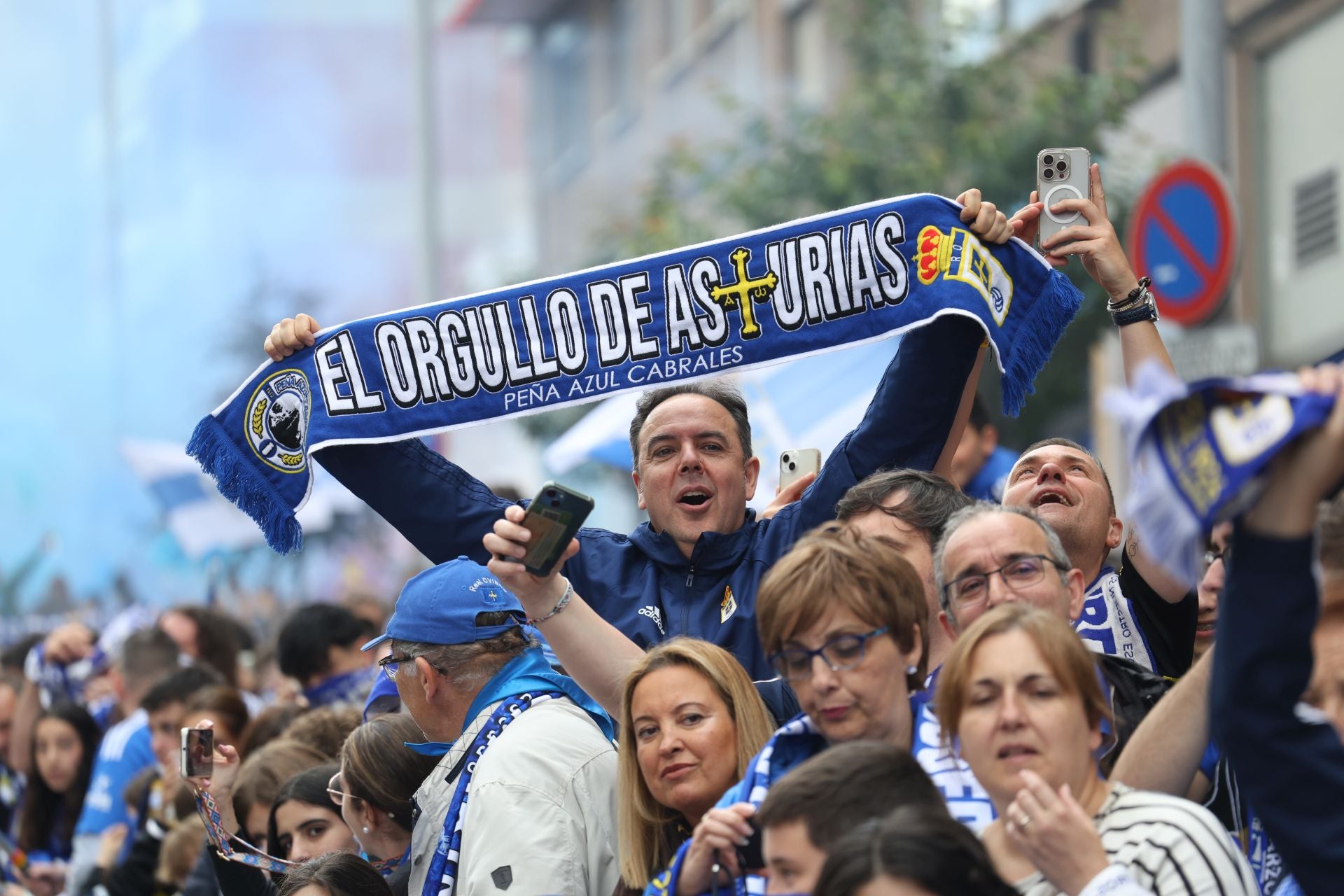 Así fue el recibimiento de la afición del Real Oviedo al equipo