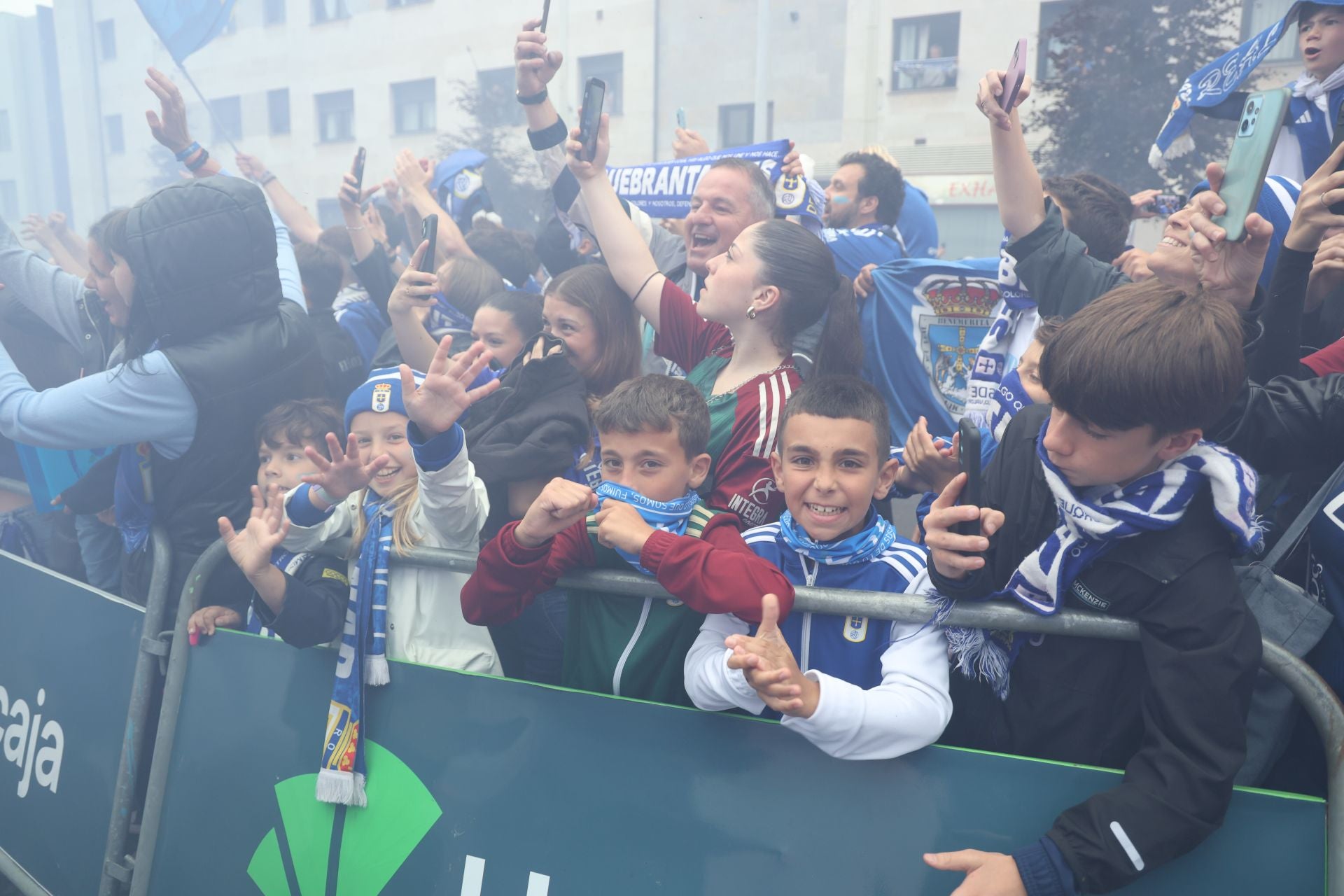 Así fue el recibimiento de la afición del Real Oviedo al equipo
