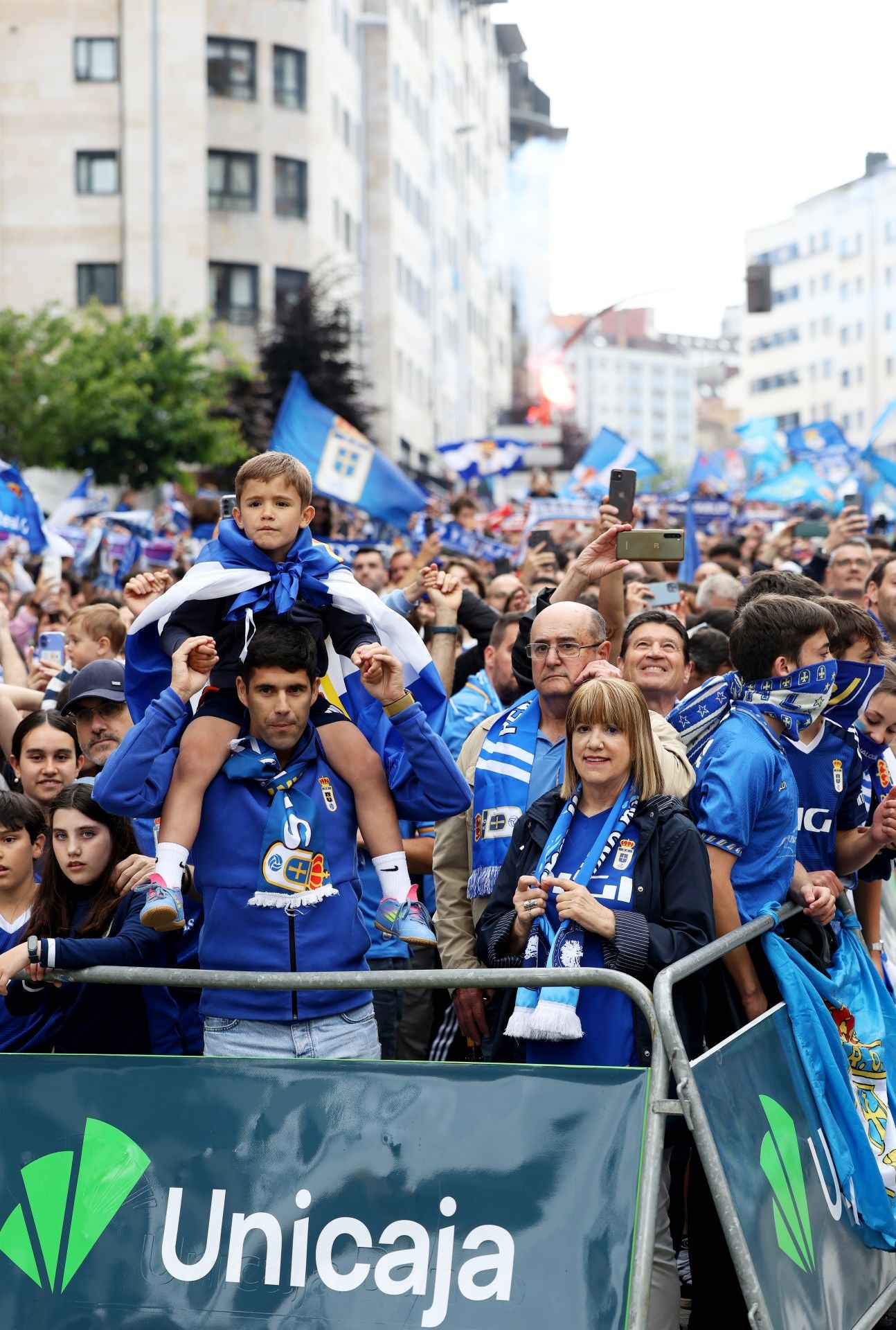 Así fue el recibimiento de la afición del Real Oviedo al equipo