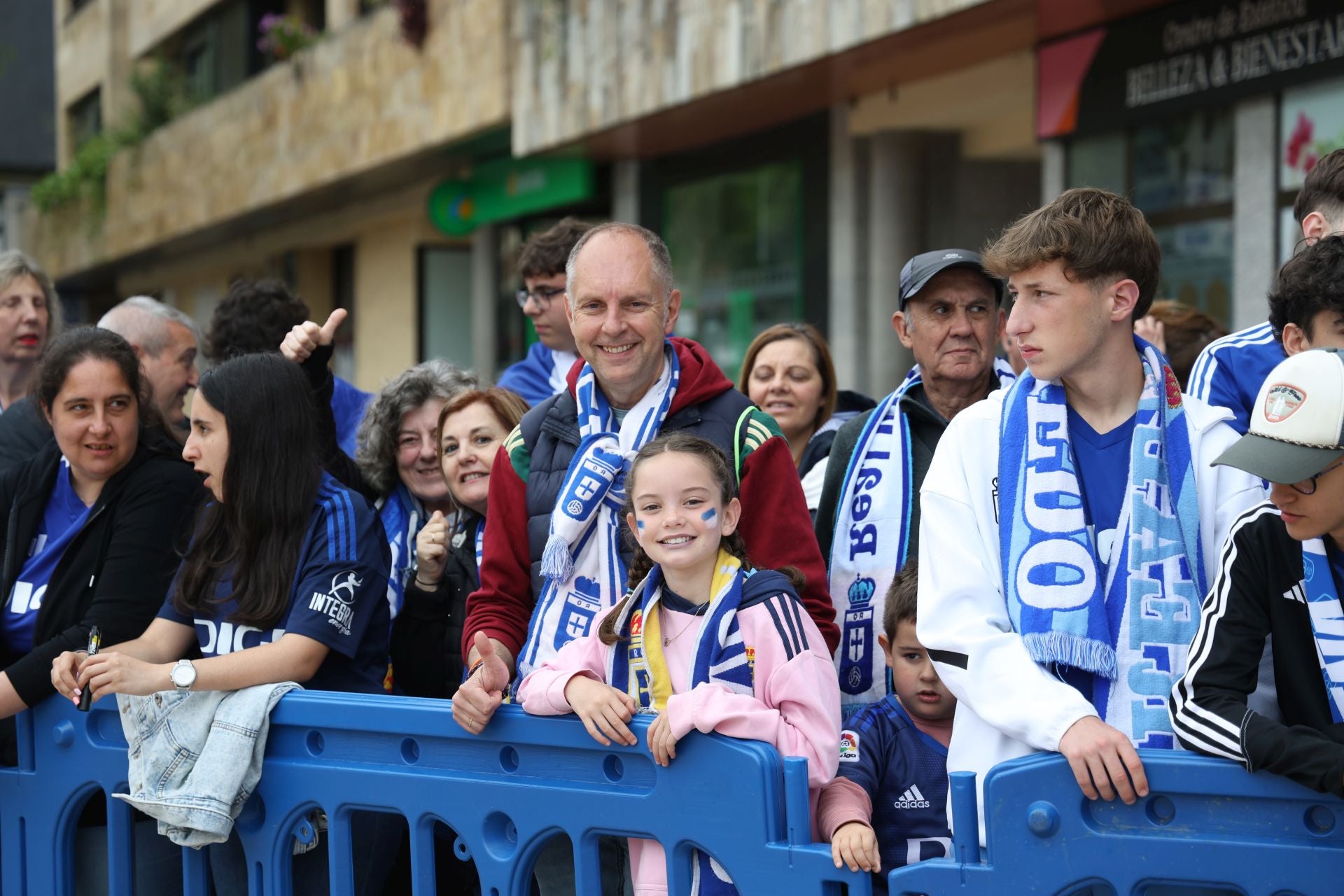 Así fue el recibimiento de la afición del Real Oviedo al equipo